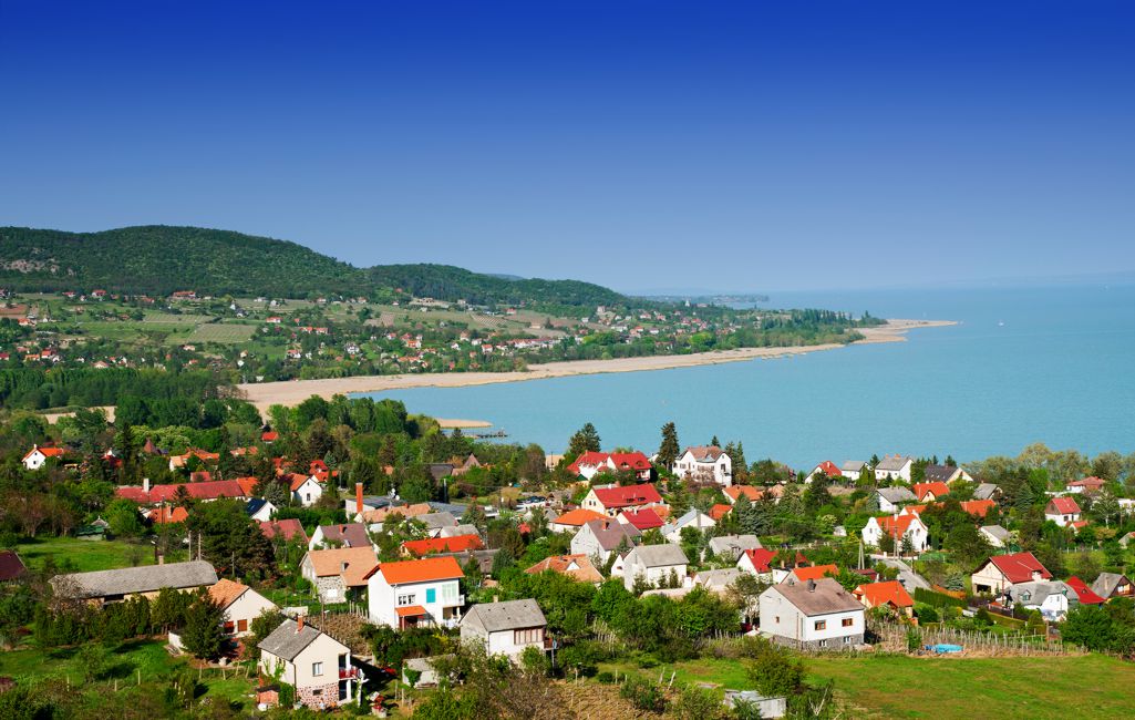 Vakantiehuisjes bij het Balatonmeer in Hongarije.
